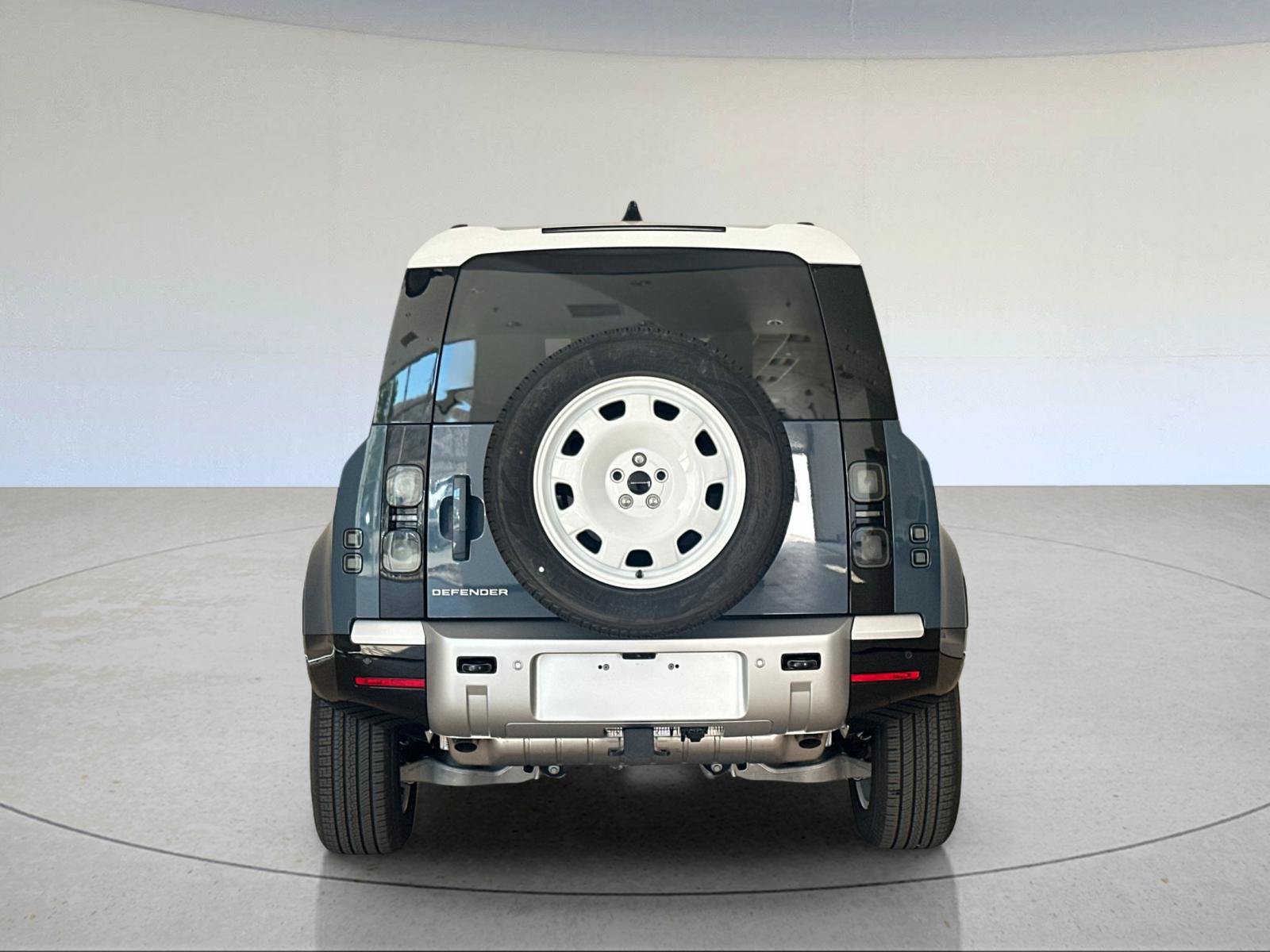 New 2026 Land Rover Defender 110 X-Dynamic SE AWD/4WD image 5