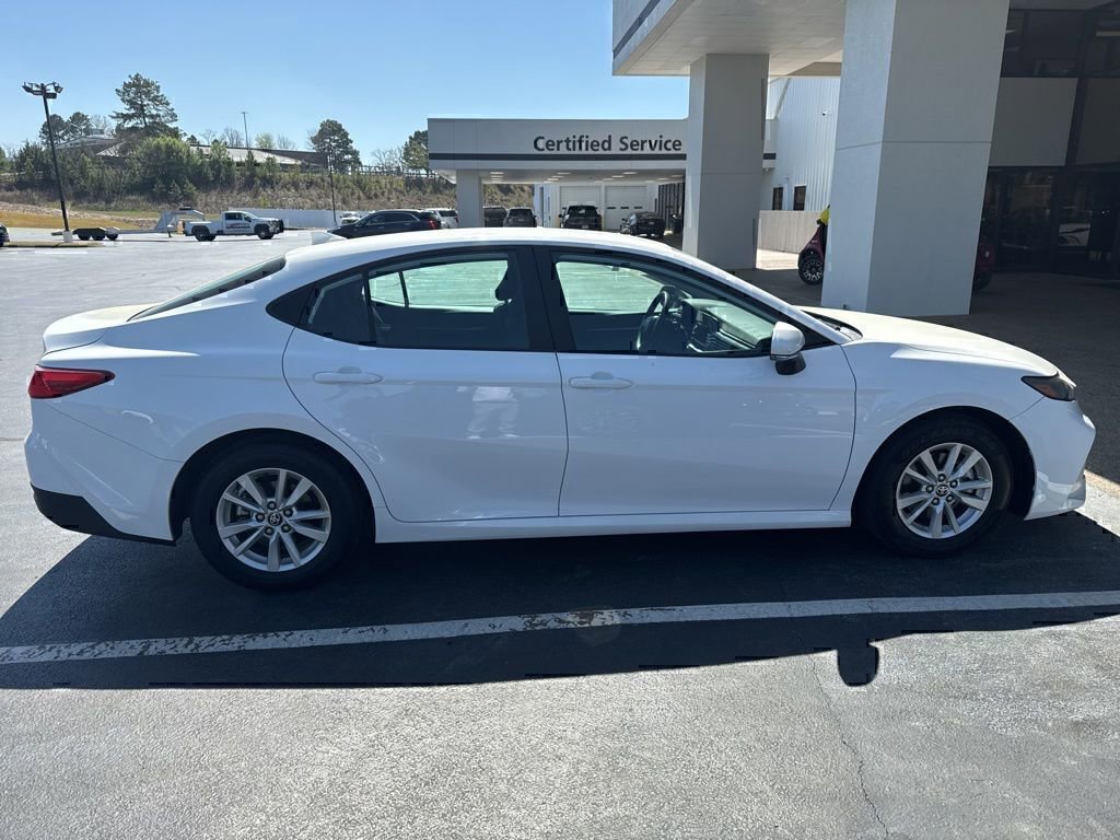 Used 2025 Toyota Camry LE image 6