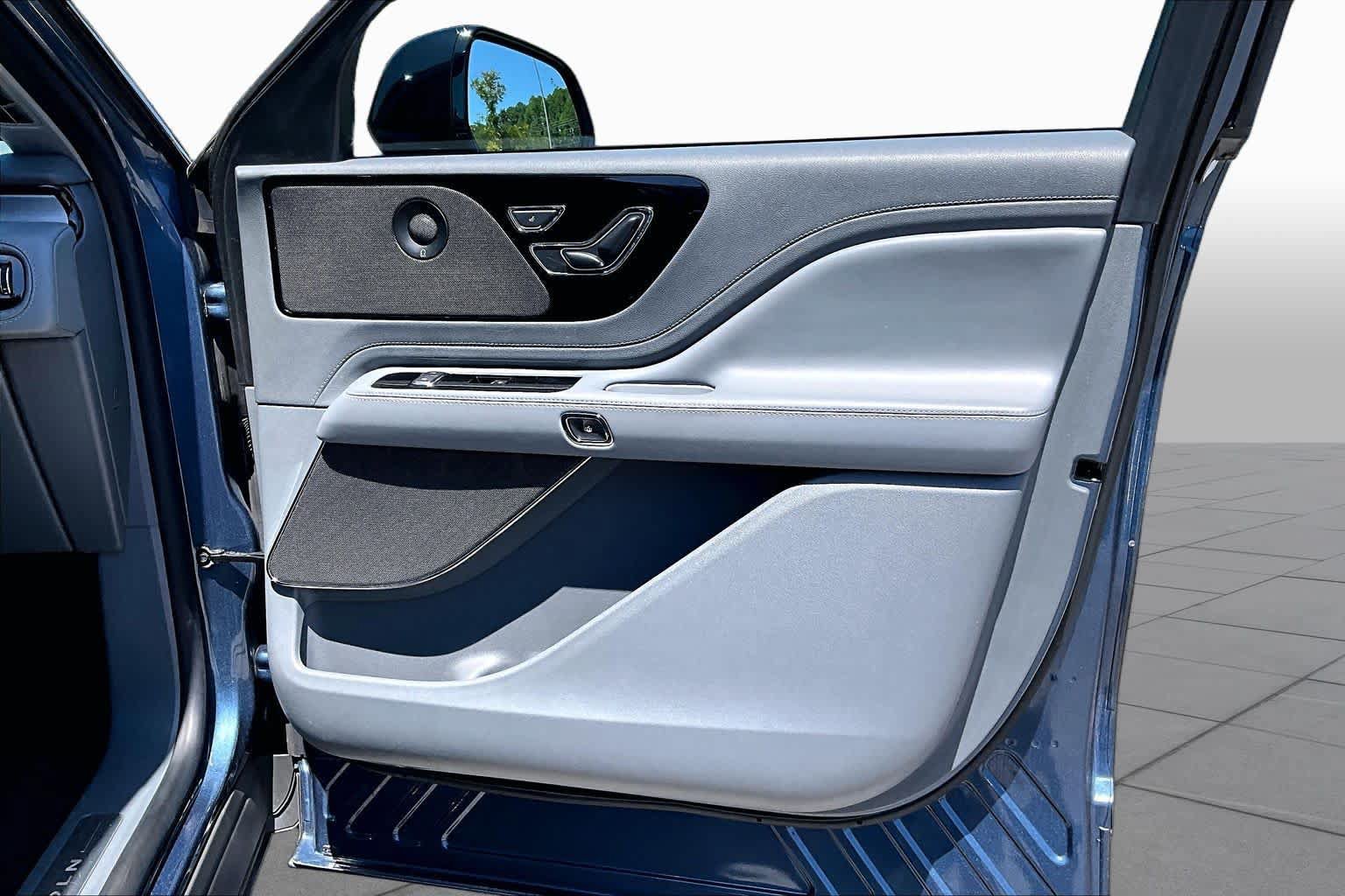 Used 2020 Lincoln Aviator Reserve w/ Equipment Group 201A RWD image 23