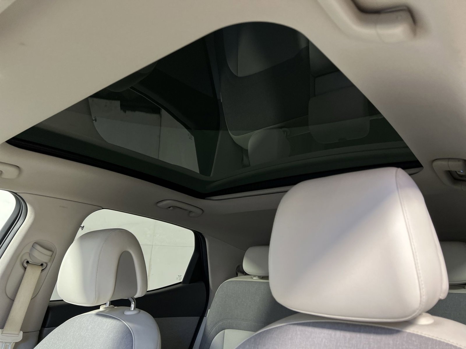 Used 2024 Genesis GV60 RWD image 24