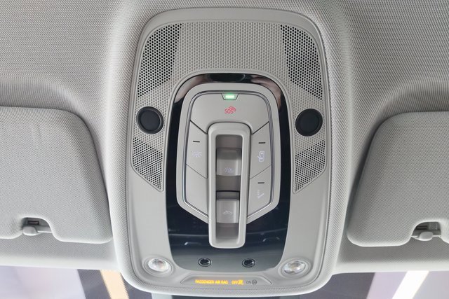 Used 2023 Audi Q8 Premium image 32