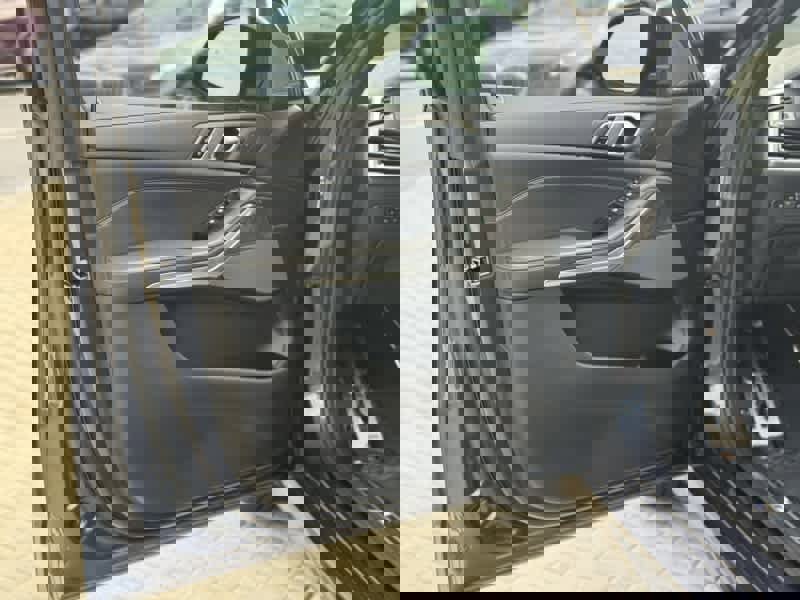 Used 2021 BMW X5 xDrive40i w/ M Sport Package image 12