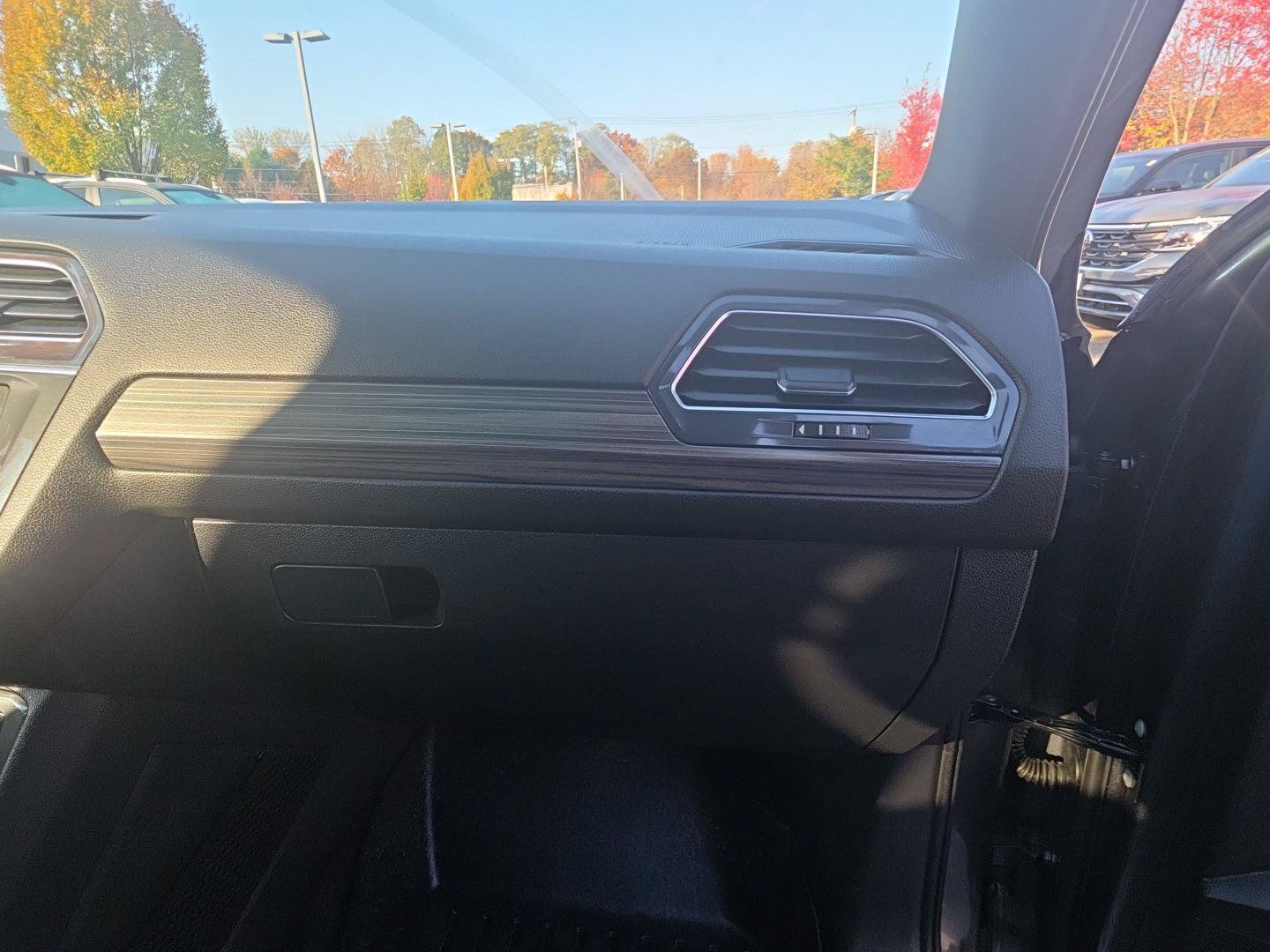 Used 2023 Volkswagen Tiguan SEL R-Line AWD/4WD image 13