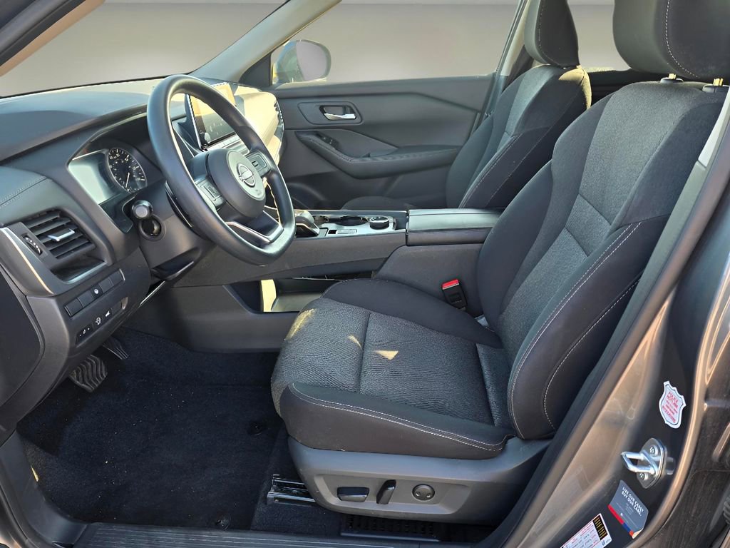 Used 2024 Nissan Rogue SV image 12