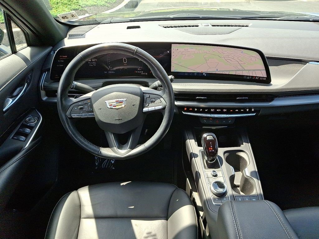 Certified 2024 Cadillac XT4 Luxury w/ Cold Weather Package AWD/4WD image 12