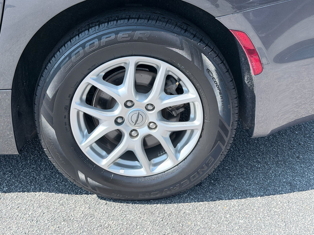 Used 2022 Chrysler Pacifica Touring-L FWD image 36