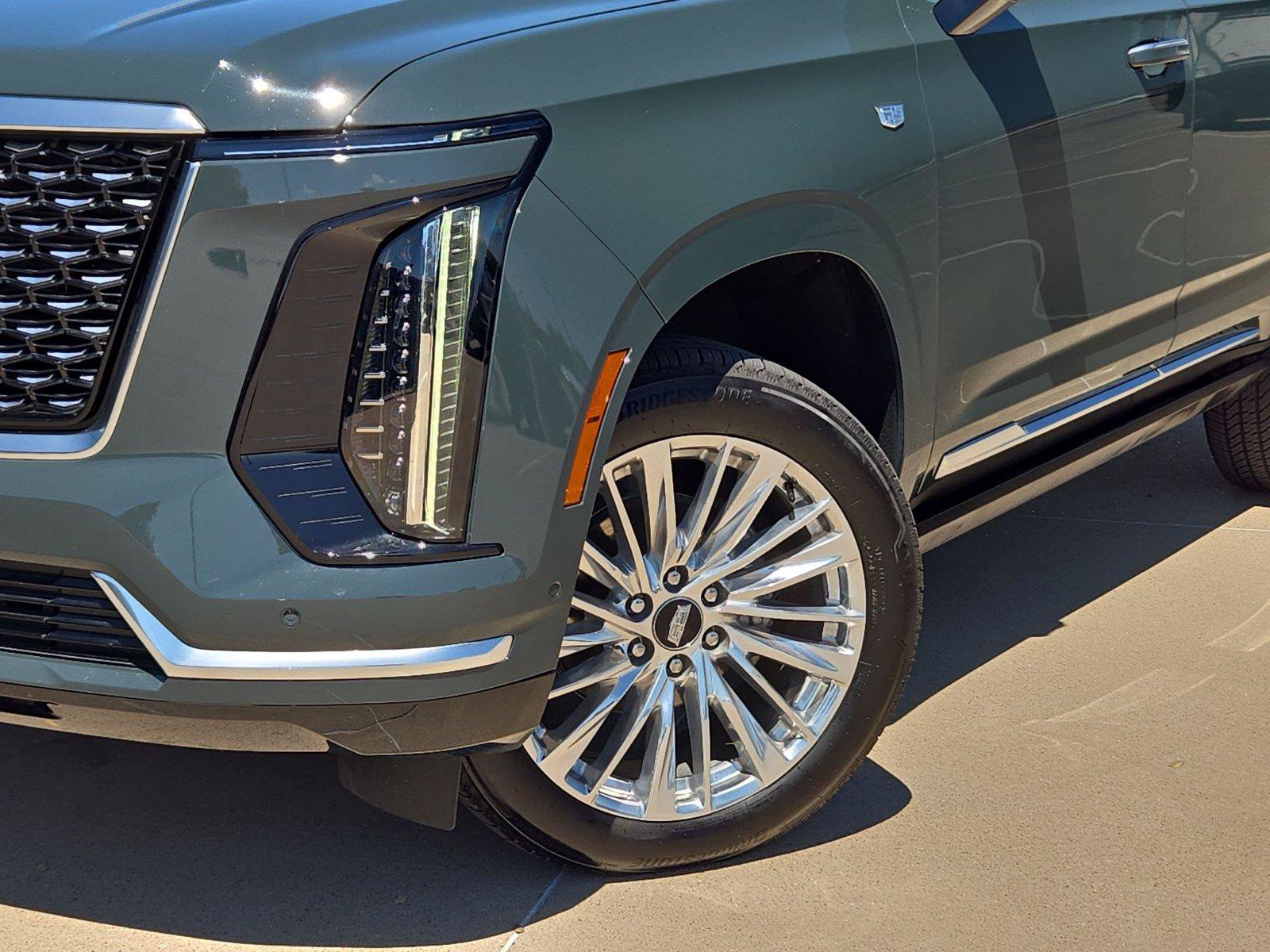 Used 2026 Cadillac Escalade Luxury w/ LPO, Floor Liner Package RWD image 7