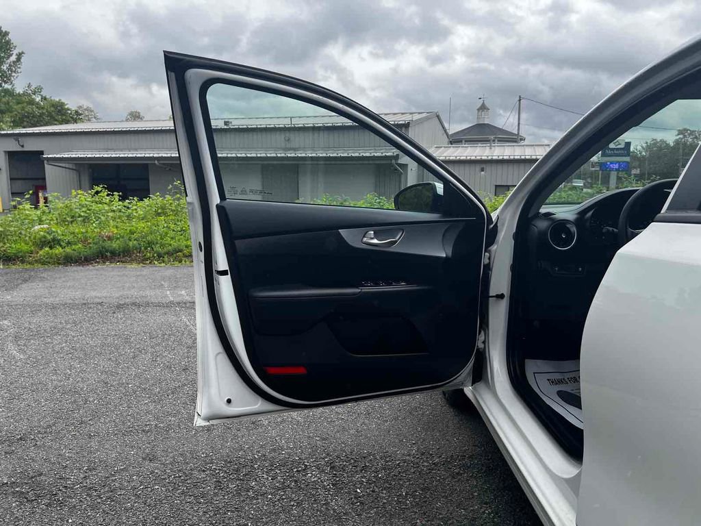 Used 2023 Kia Forte LXS image 11