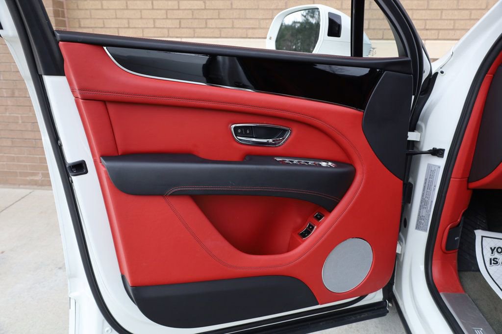 Used 2023 Bentley Bentayga Extended Wheelbase image 18