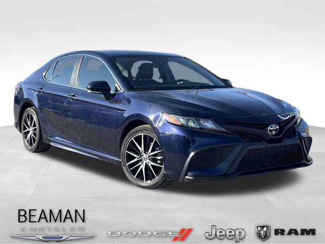Used 2022 Toyota Camry SE image 1