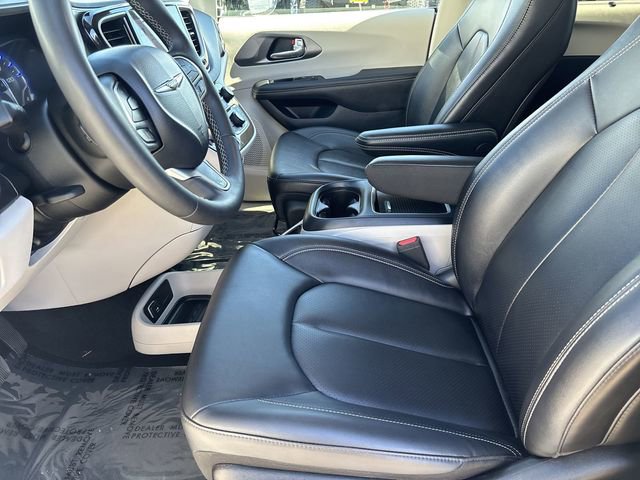 Certified 2024 Chrysler Pacifica Touring-L image 19