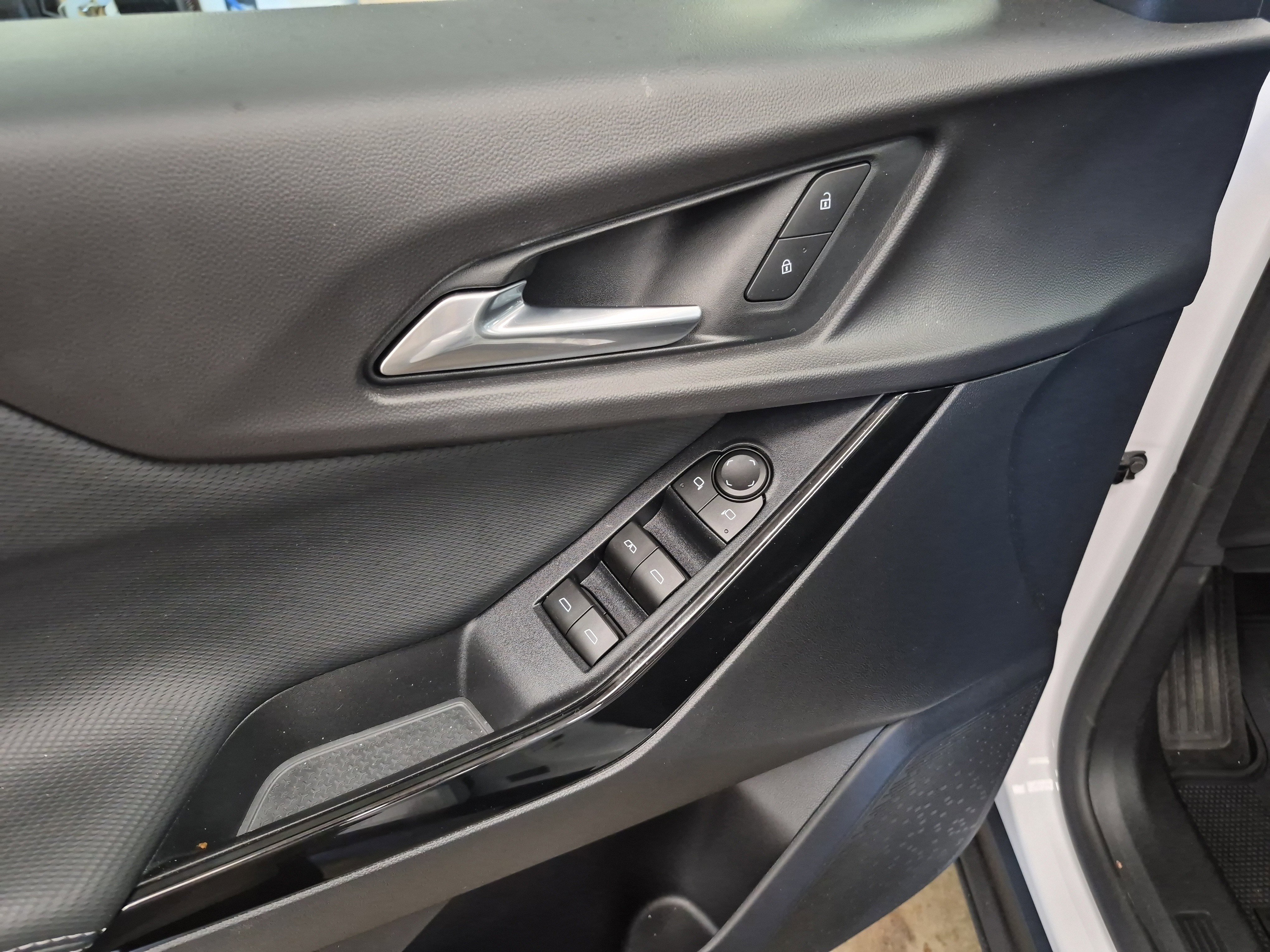 Used 2026 Chevrolet Equinox LT w/ Safety and Technology Package image 10