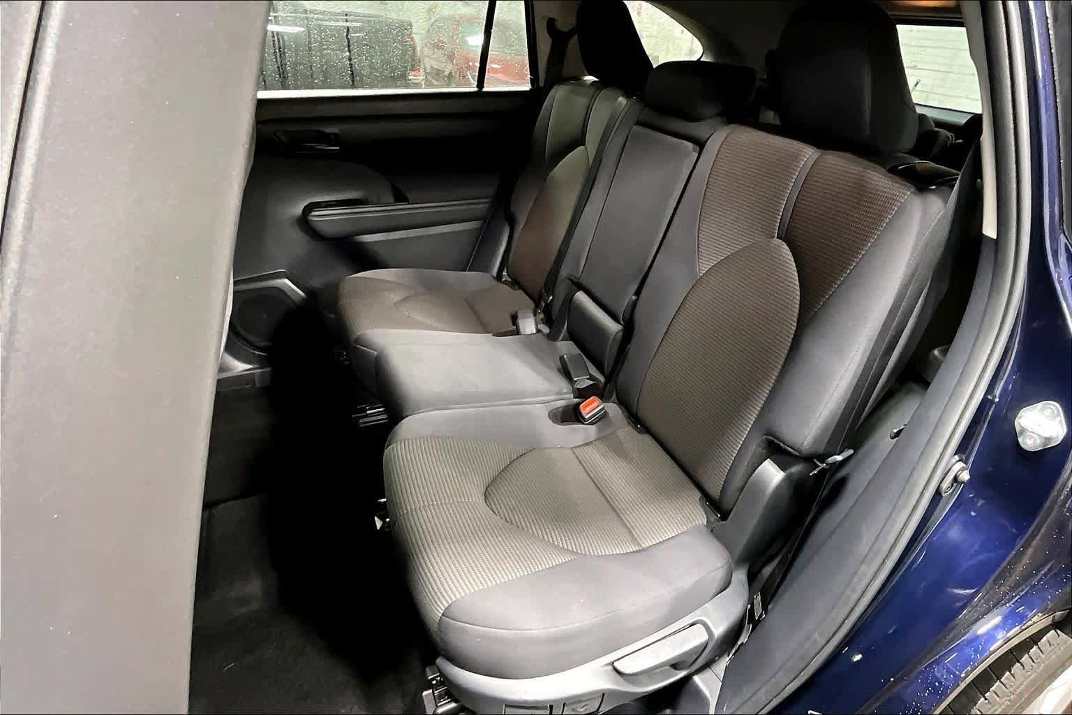 Used 2025 Toyota Highlander LE FWD image 20