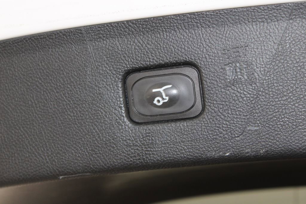 Used 2020 Ford Edge Titanium image 14