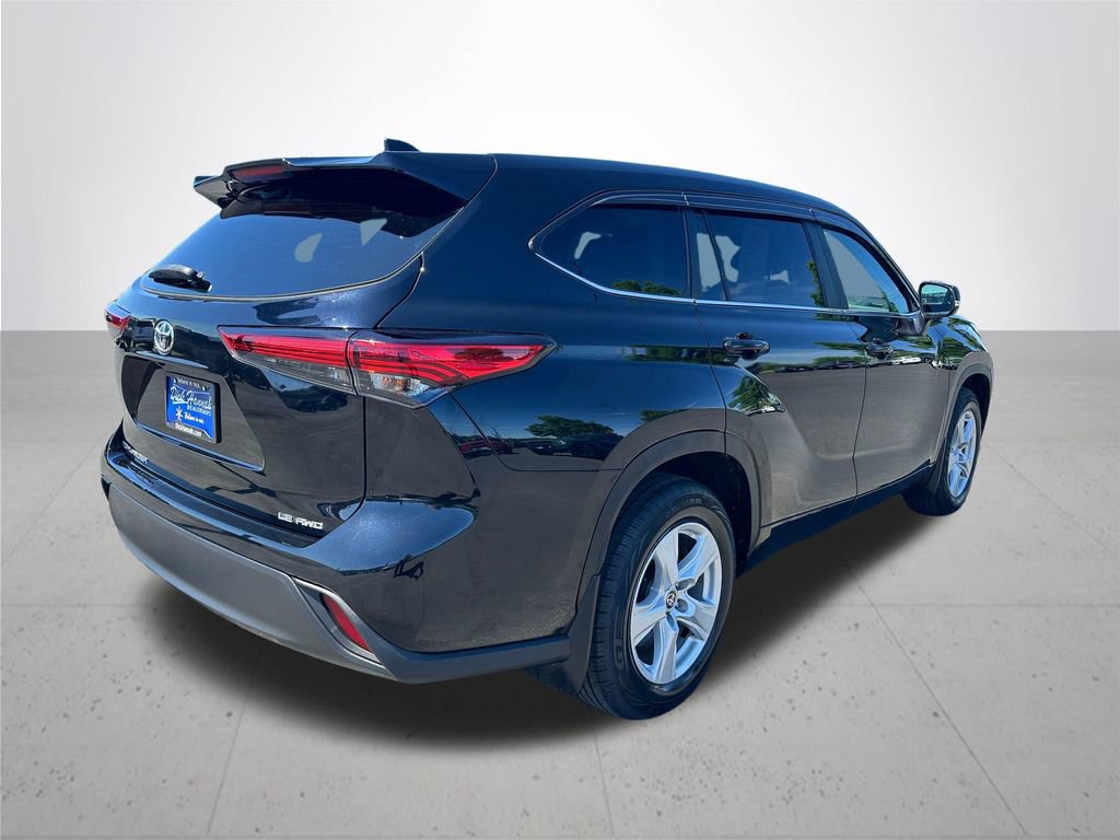 Used 2023 Toyota Highlander LE AWD/4WD image 7