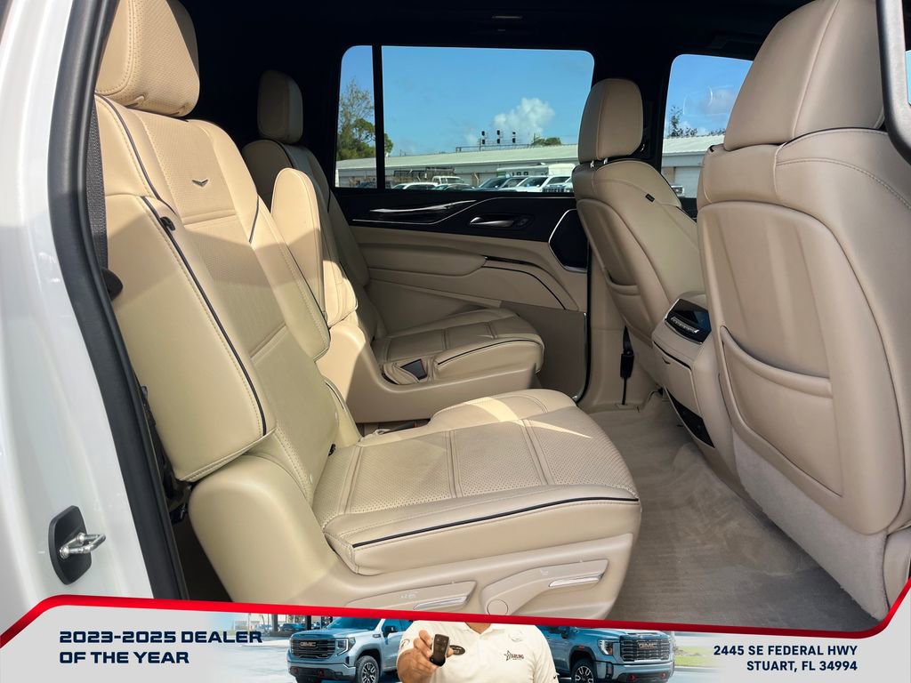Used 2023 Cadillac Escalade ESV Premium Luxury image 18