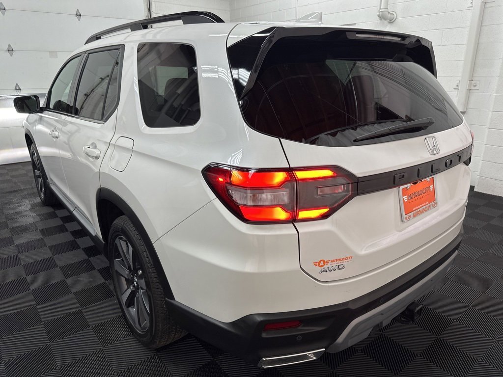 Used 2025 Honda Pilot Touring image 8