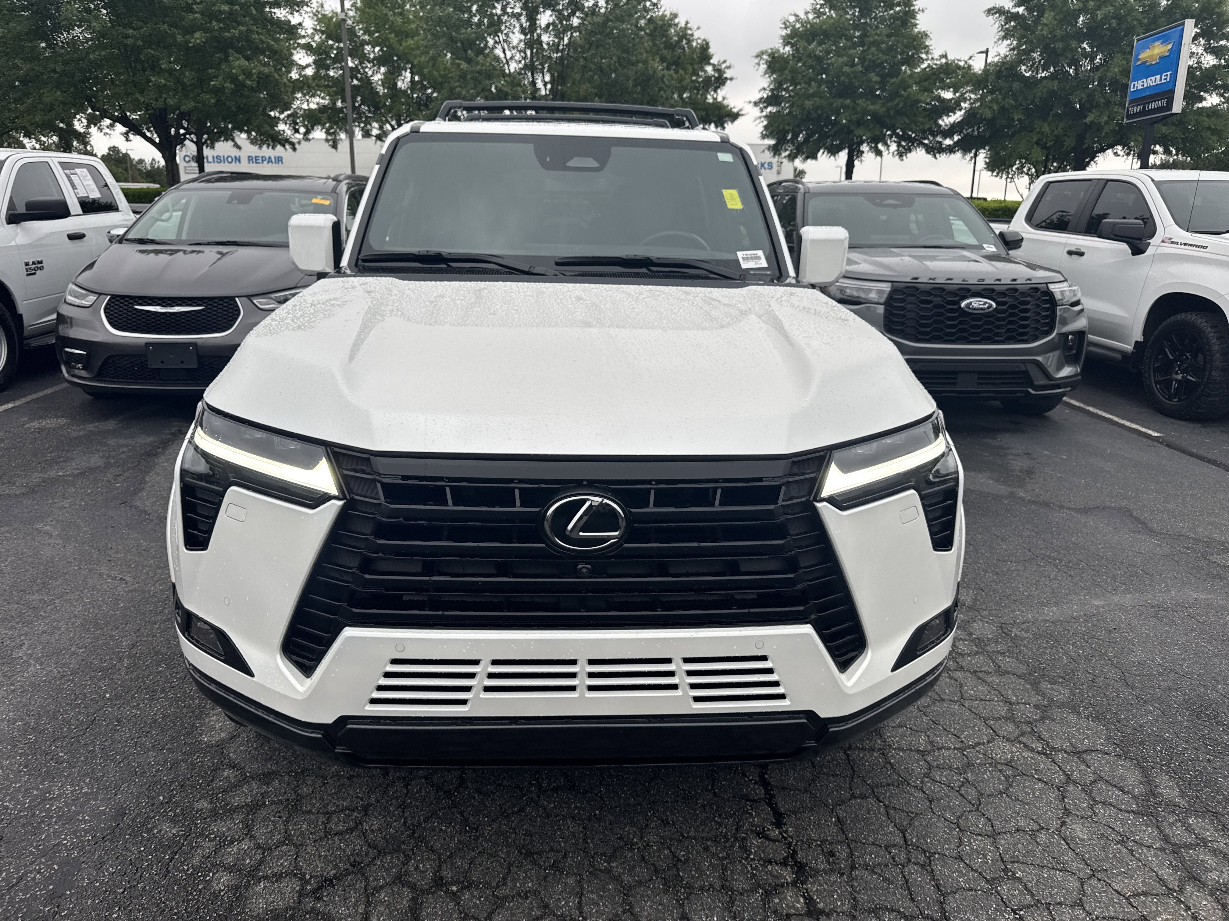 Used 2024 Lexus GX 550 w/ Cold Area Package AWD/4WD image 3