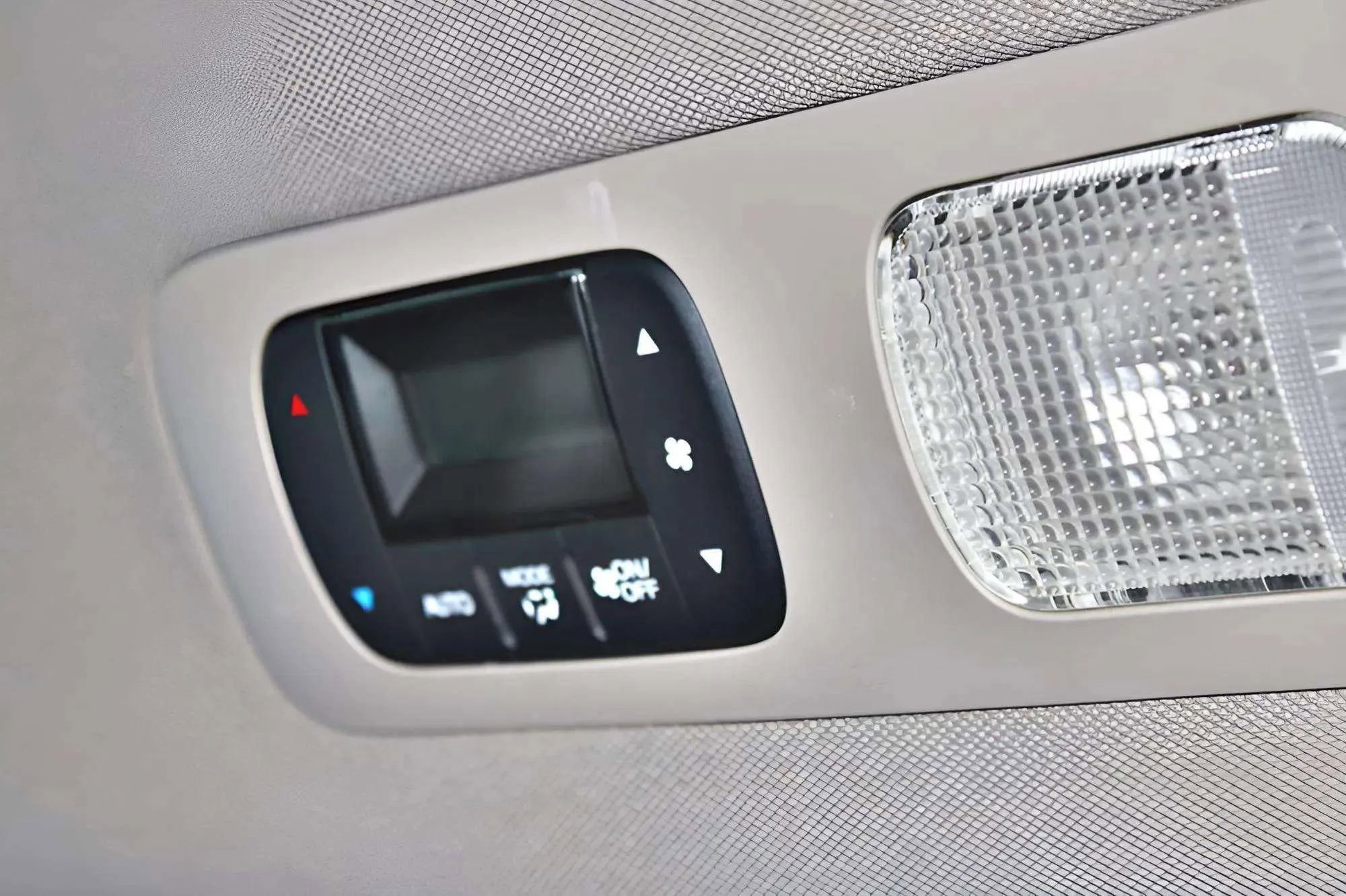 Used 2016 Honda Odyssey SE image 34