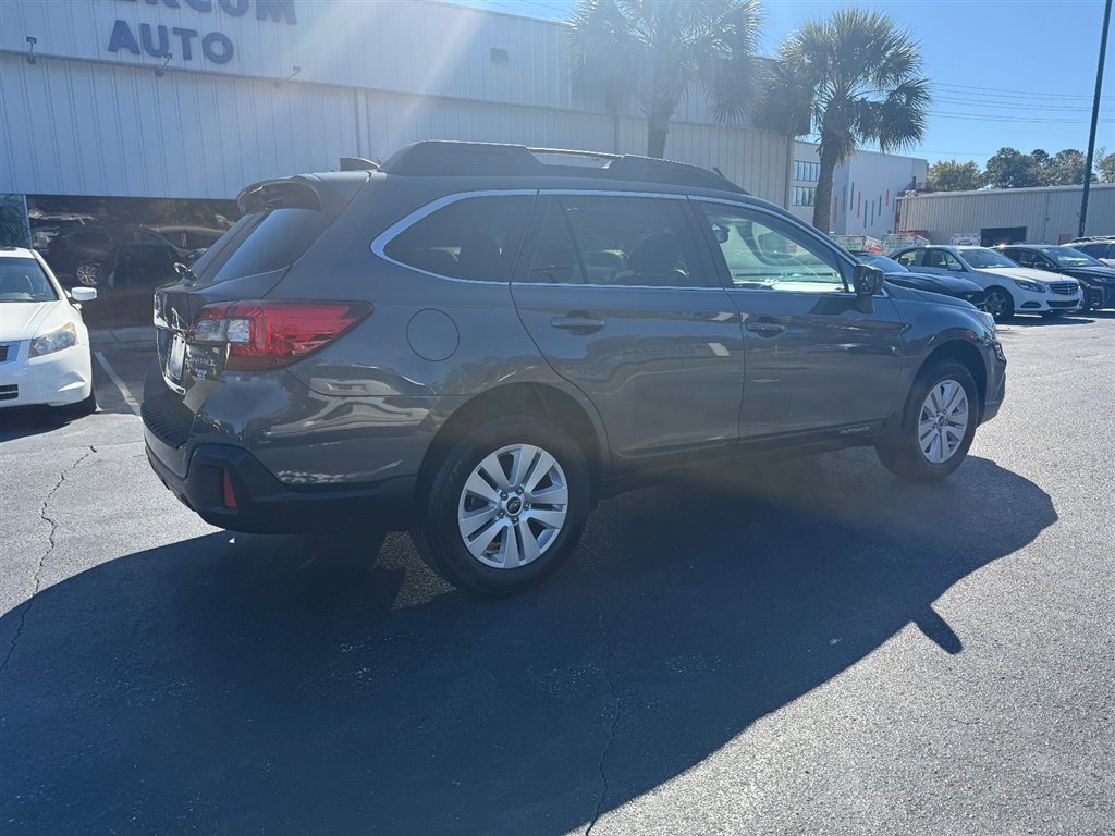 Used 2018 Subaru Outback 2.5i Premium image 3