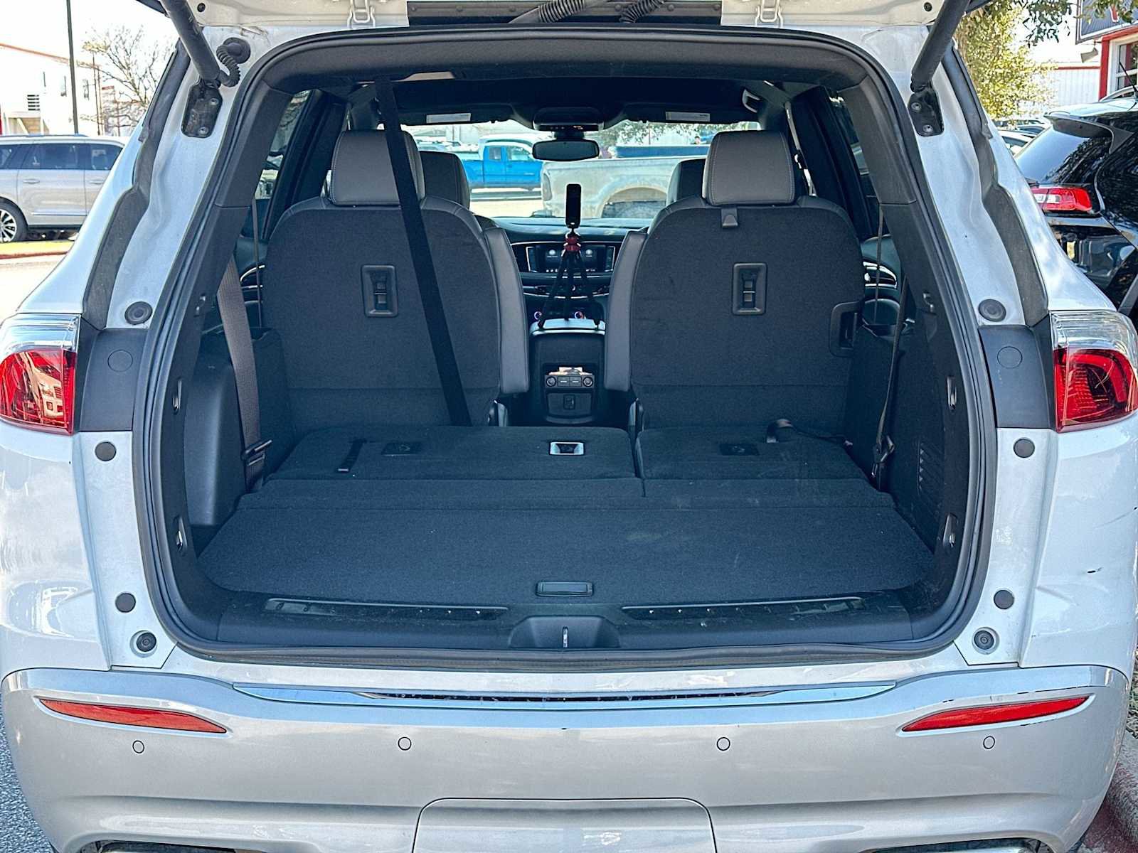 Used 2024 Buick Enclave Essence image 28