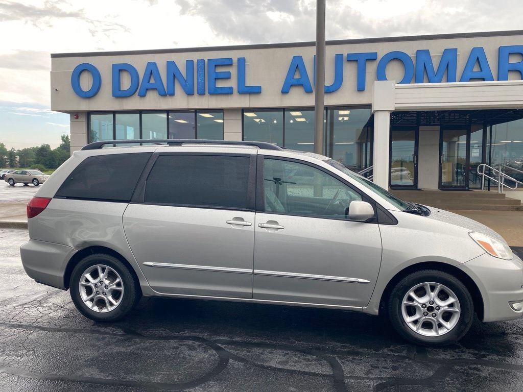 Used 2005 Toyota Sienna XLE Limited FWD image 2