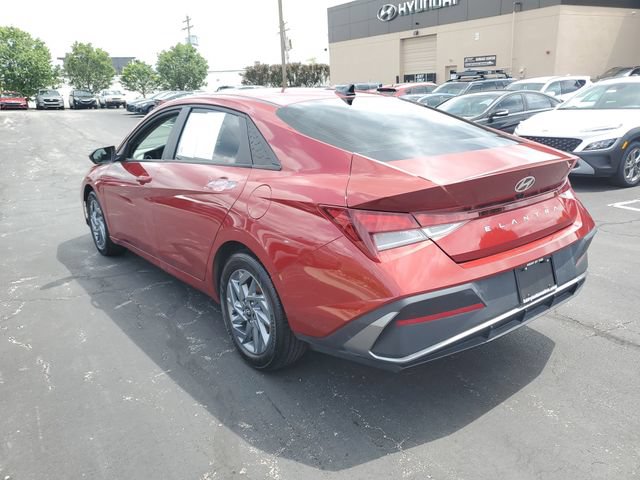 Certified 2024 Hyundai Elantra SEL FWD image 3
