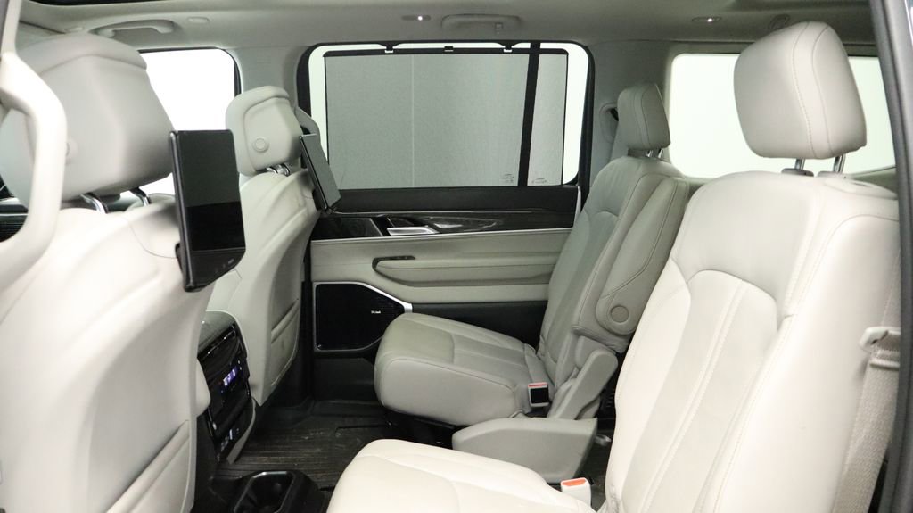 Used 2022 Jeep Wagoneer Series III w/ Premium Group I image 28