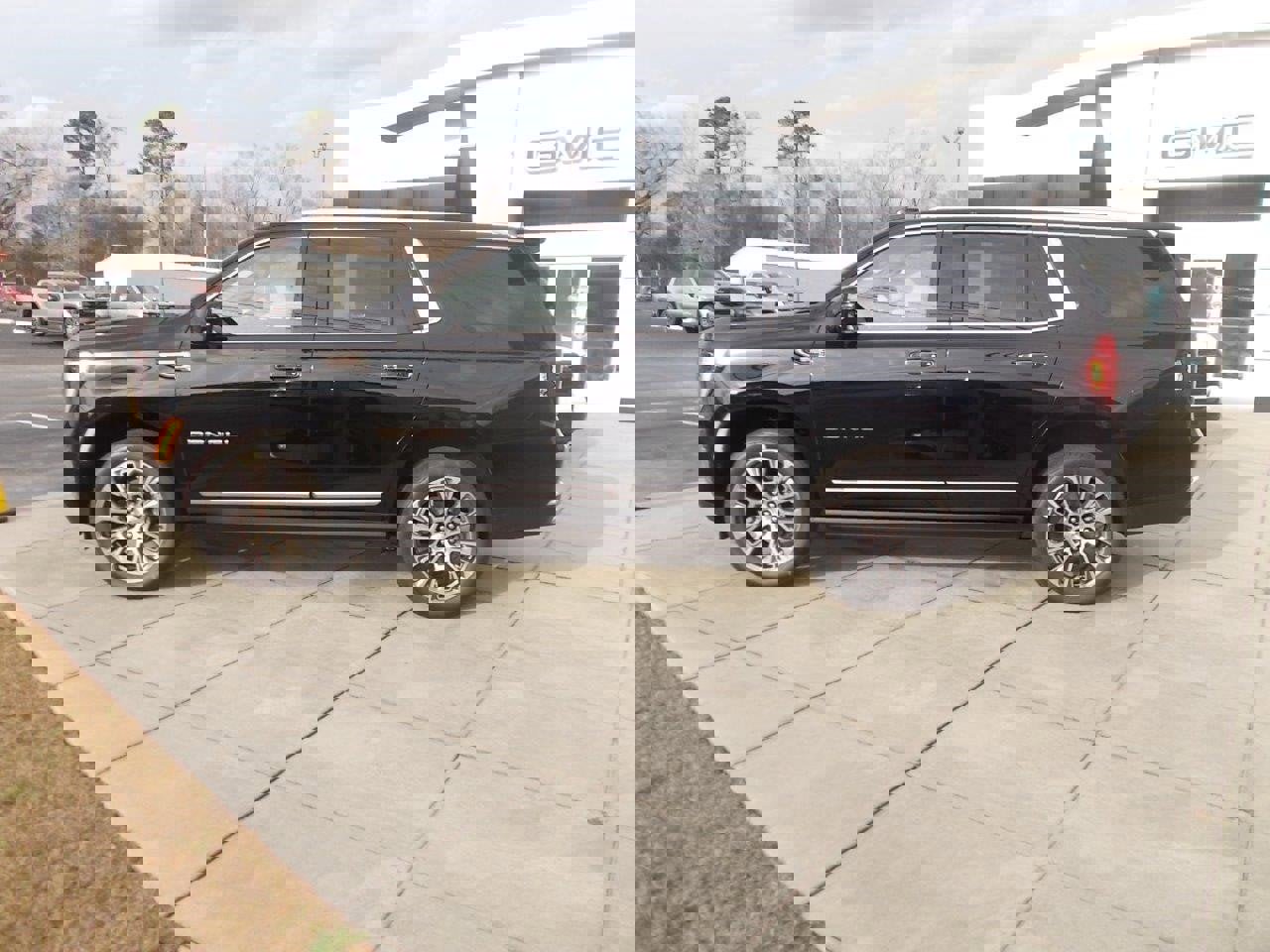 New 2026 GMC Yukon Denali w/ Denali Reserve Package image 6