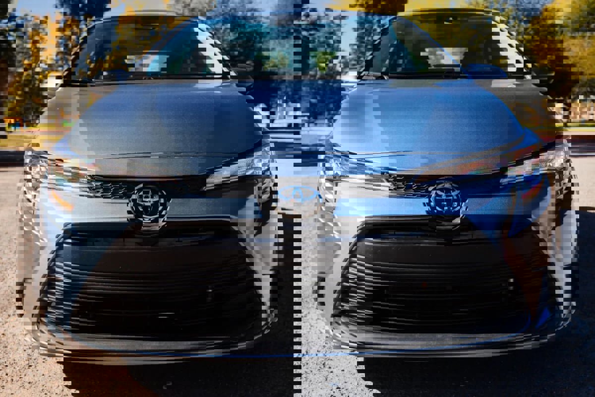 Used 2023 Toyota Corolla LE image 2