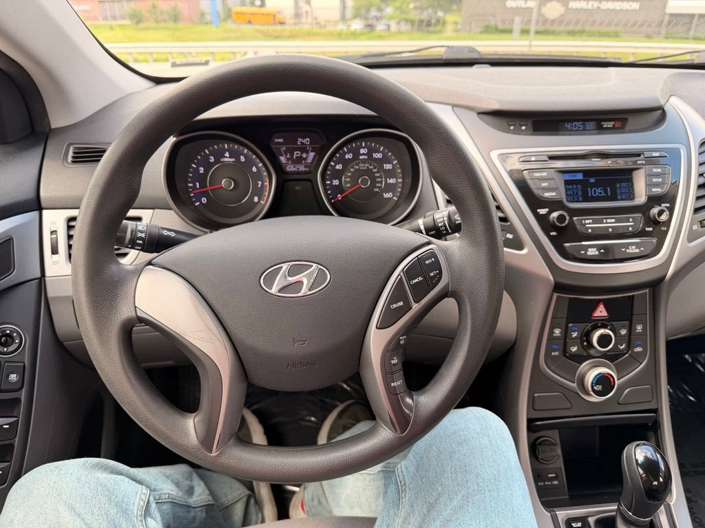 Used 2015 Hyundai Elantra SE FWD image 17