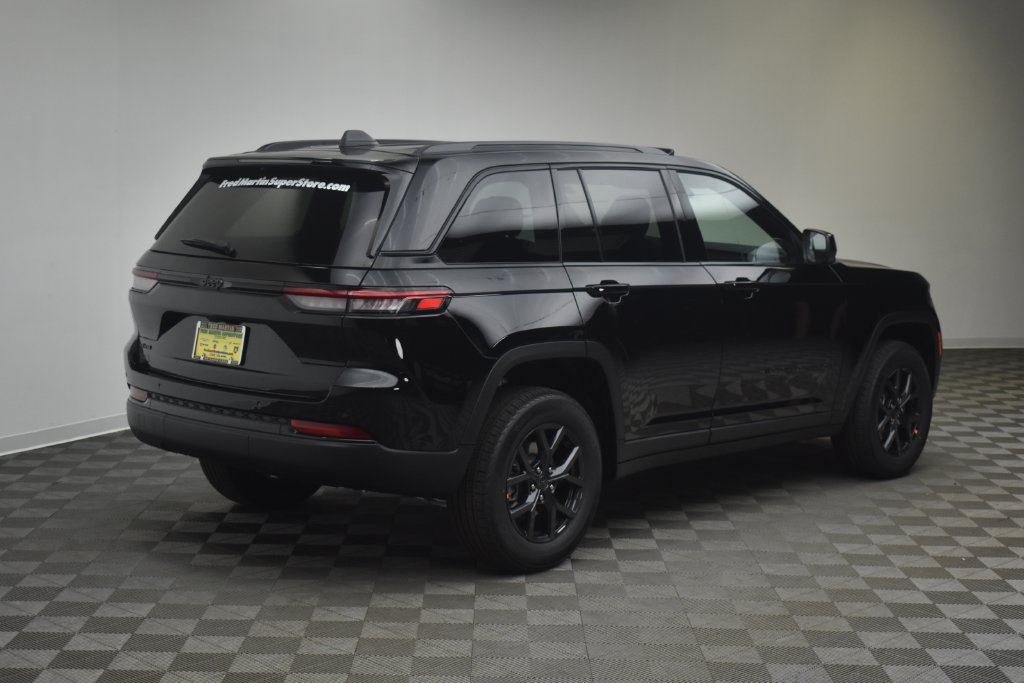 New 2027 Jeep Grand Cherokee Laredo X AWD/4WD image 3