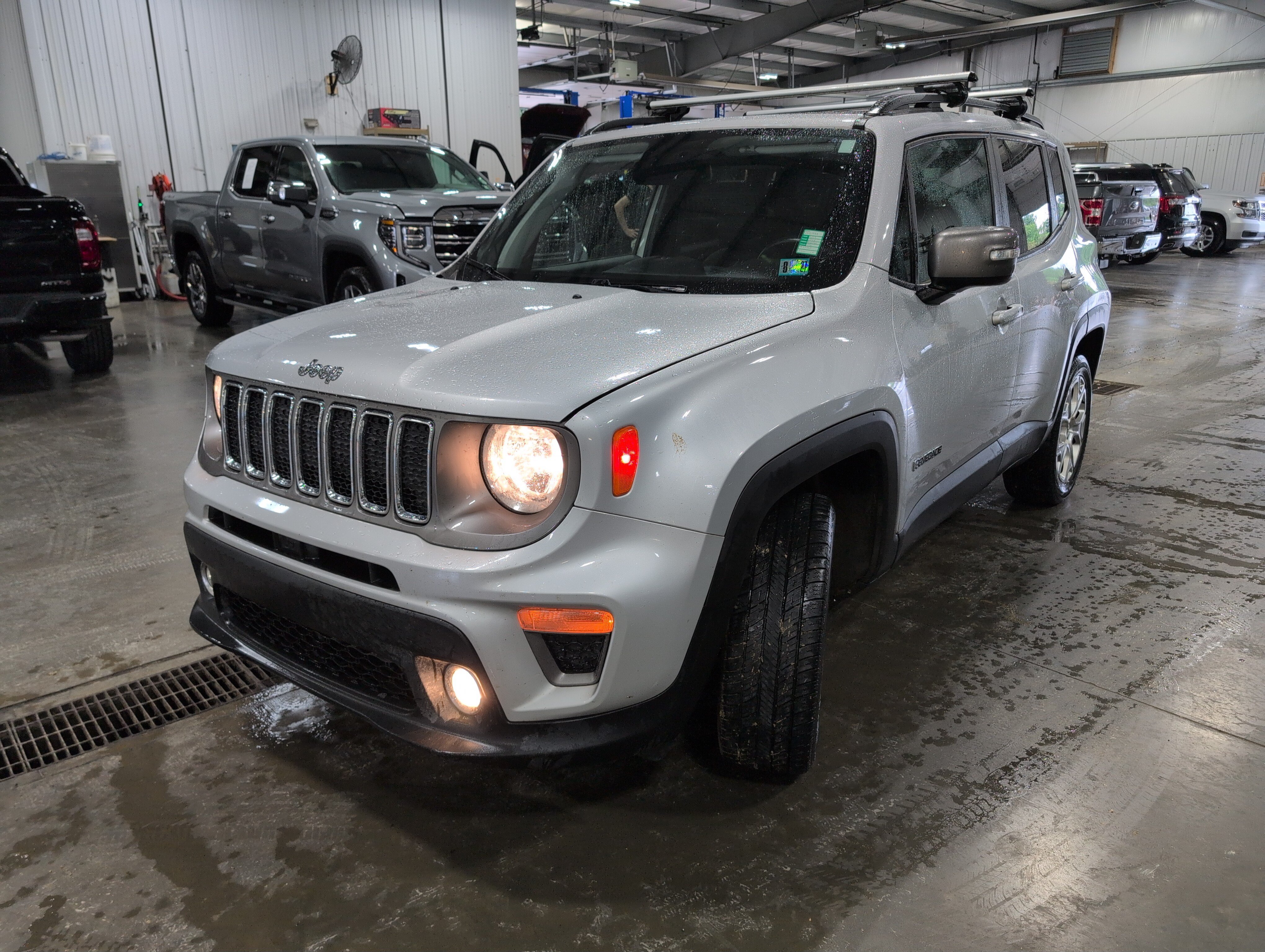 Used 2019 Jeep Renegade Limited w/ UConnect 8.4 Nav Group AWD/4WD image 5