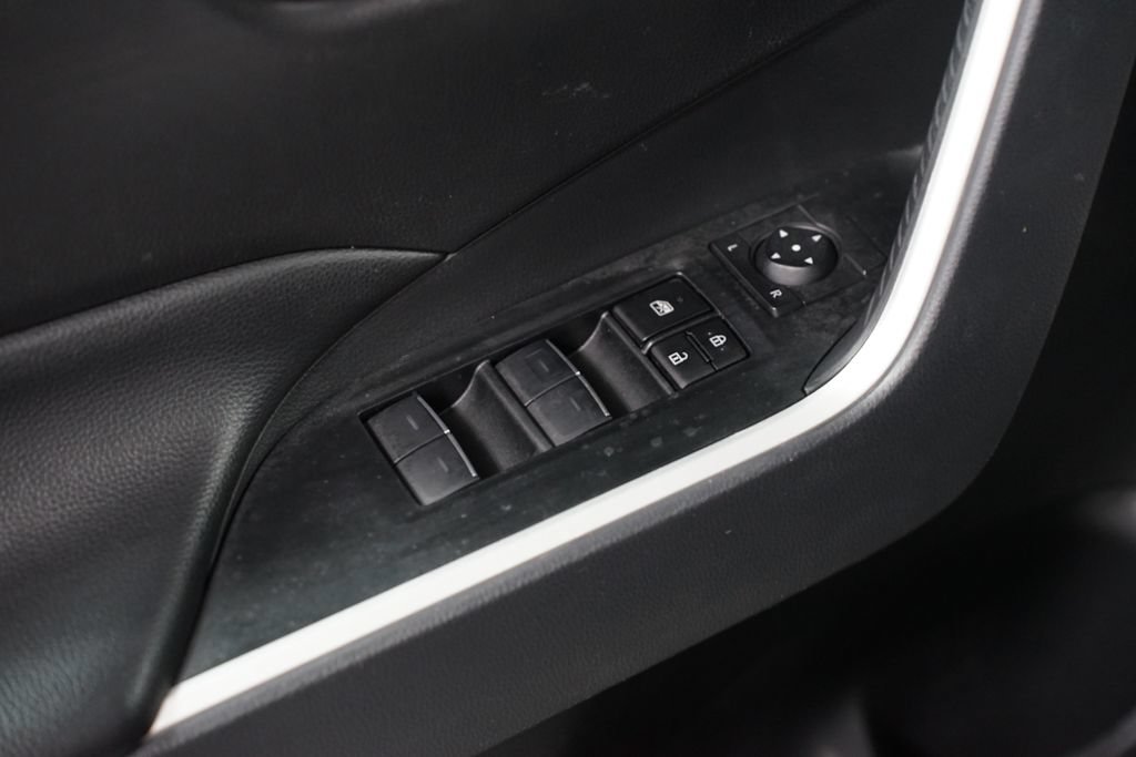 Used 2024 Toyota RAV4 XLE FWD image 31