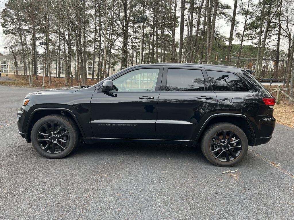 Used 2022 Jeep Grand Cherokee Laredo X image 6