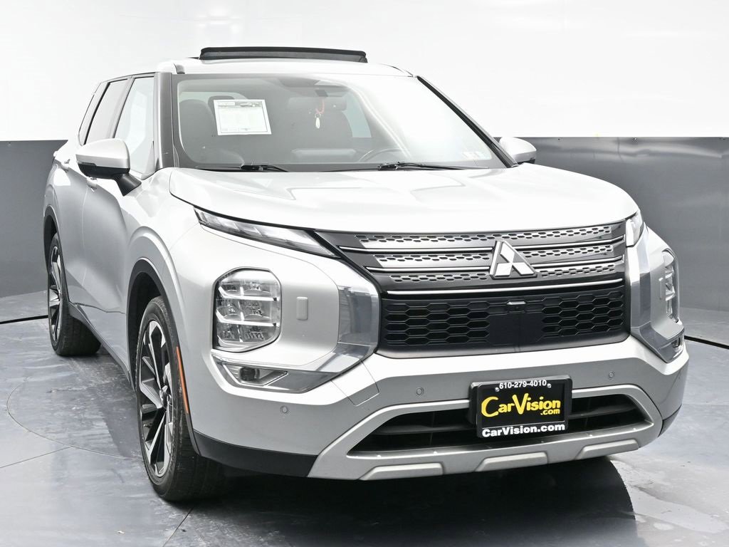 Used 2023 Mitsubishi Outlander SE image 4