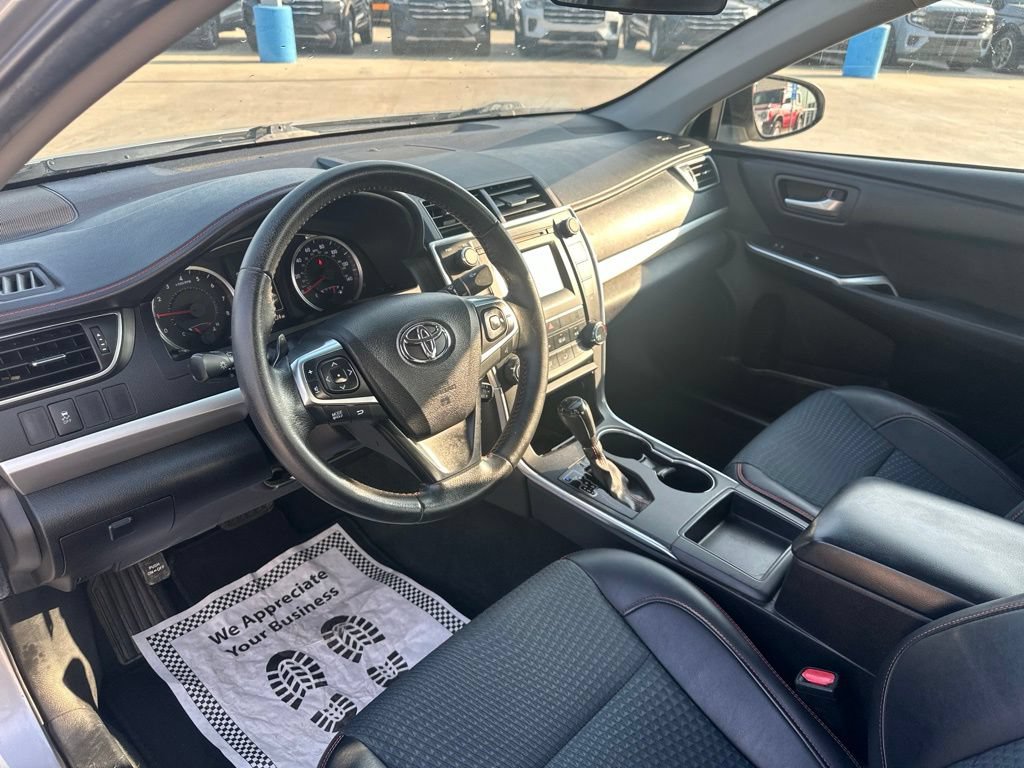 Used 2015 Toyota Camry SE FWD image 12