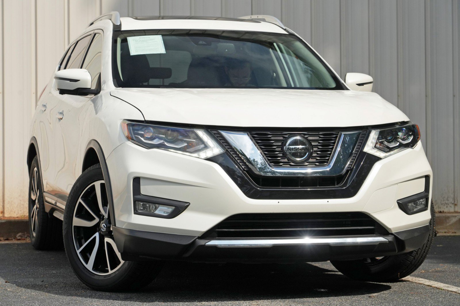 Used 2018 Nissan Rogue SL w/ Premium Package AWD/4WD image 2