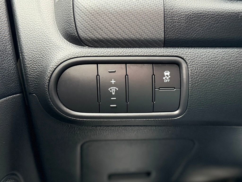 Used 2018 Kia Forte S image 19