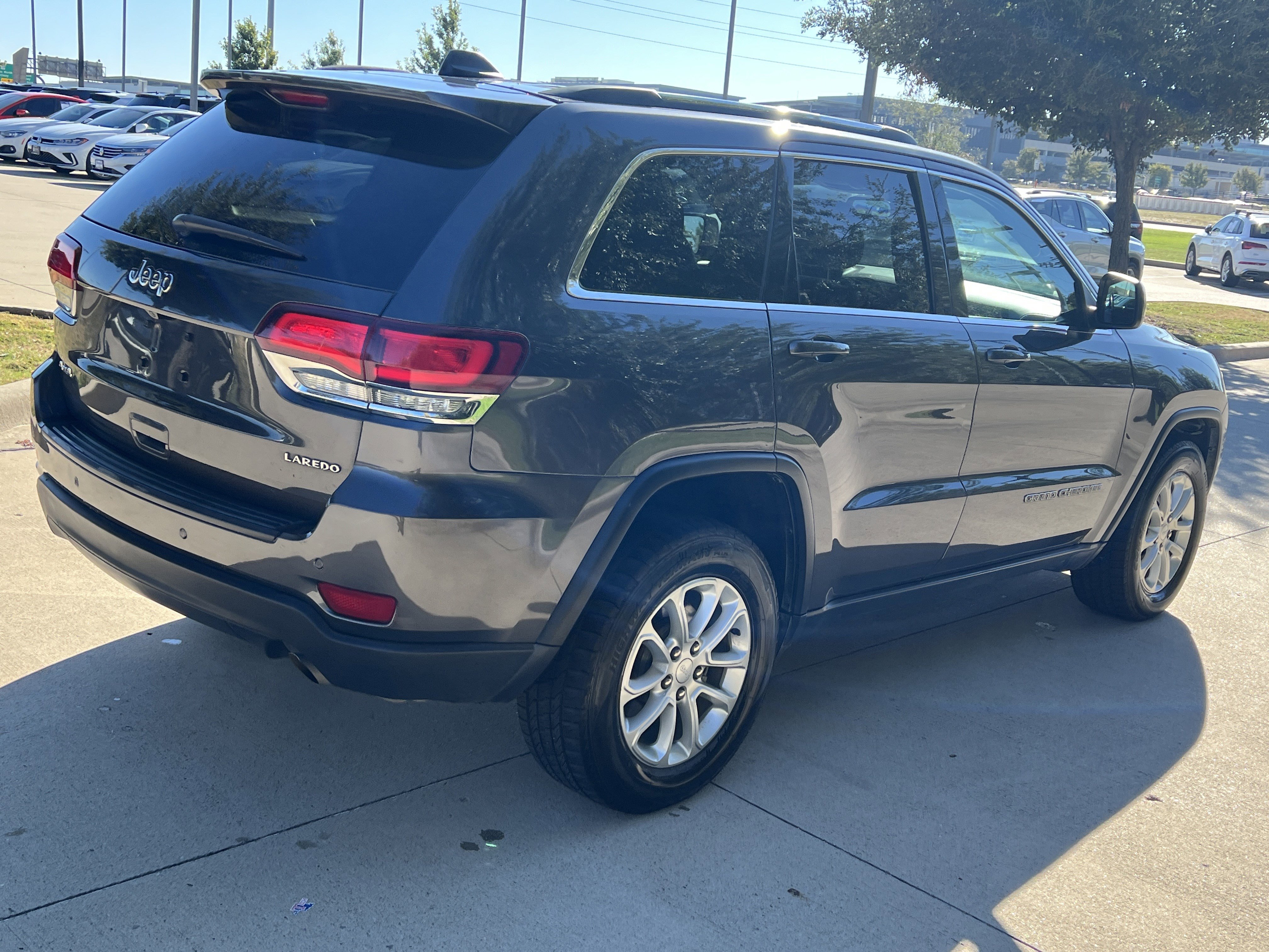 Used 2021 Jeep Grand Cherokee Laredo X image 10