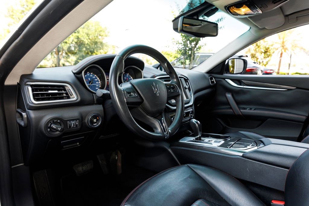 Used 2016 Maserati Ghibli image 32