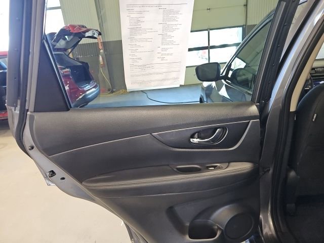 Certified 2018 Nissan Rogue SV AWD/4WD image 17