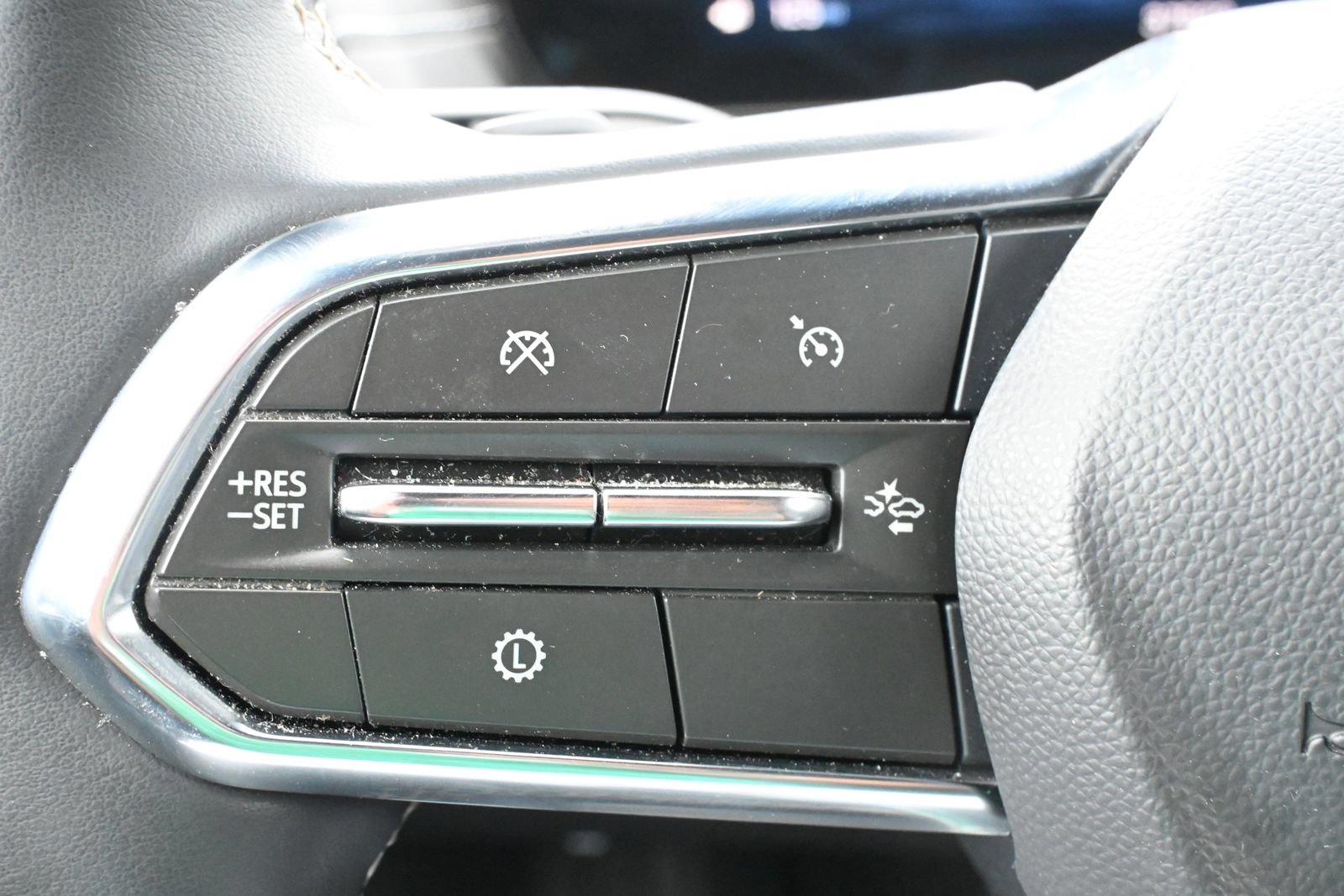Used 2025 Chevrolet Traverse LT FWD image 13