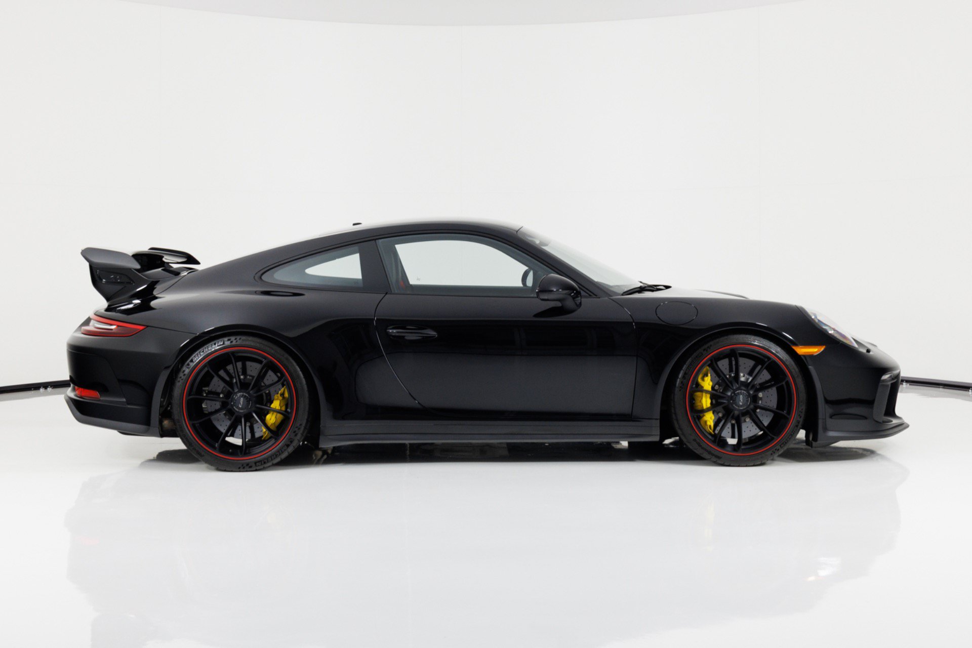 Used 2018 Porsche 911 GT3 RWD image 2