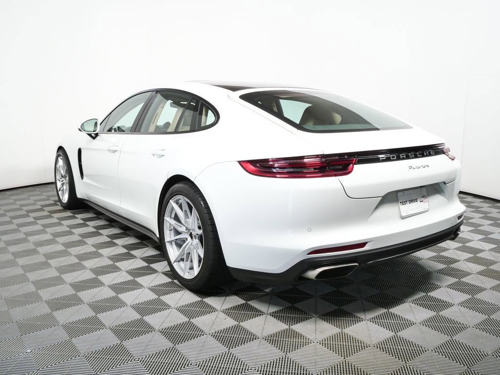Used 2018 Porsche Panamera RWD image 3