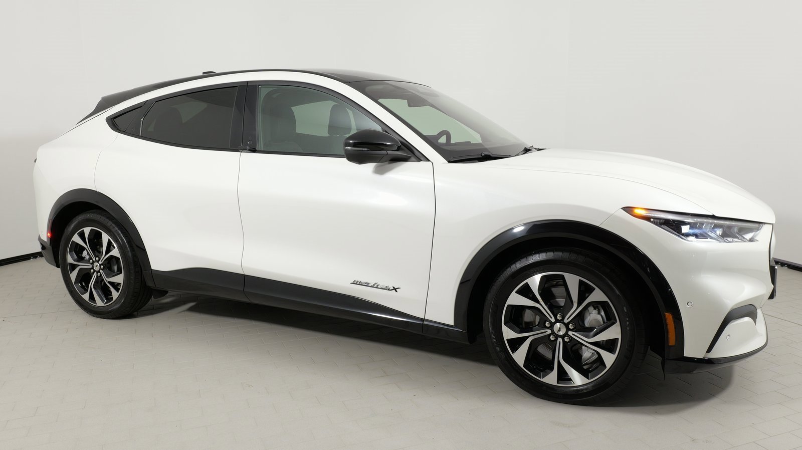 Used 2022 Ford Mustang Mach-E Premium image 9