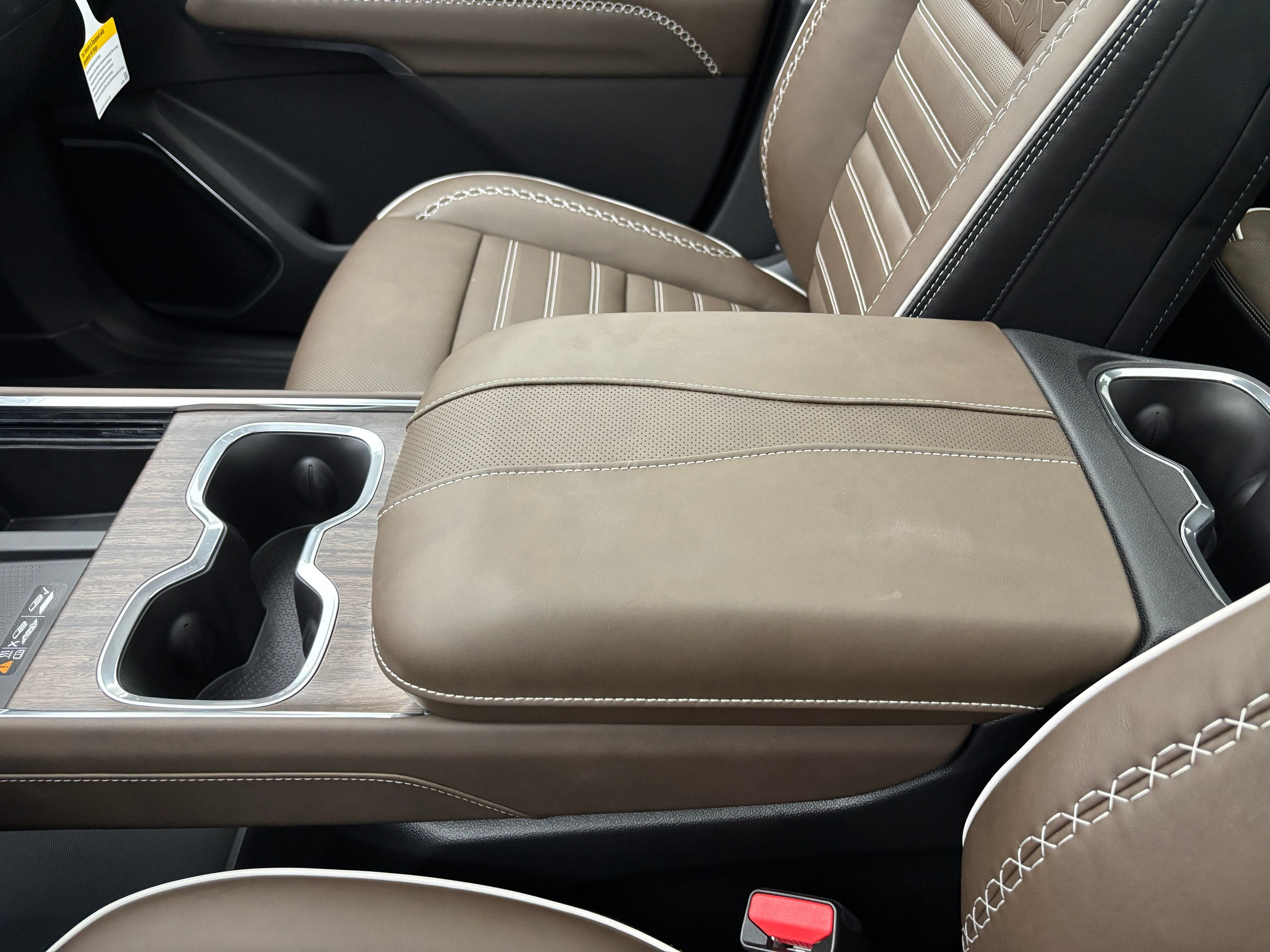 New 2026 GMC Acadia Denali Ultimate w/ LPO, Floor Liner Package AWD/4WD image 37