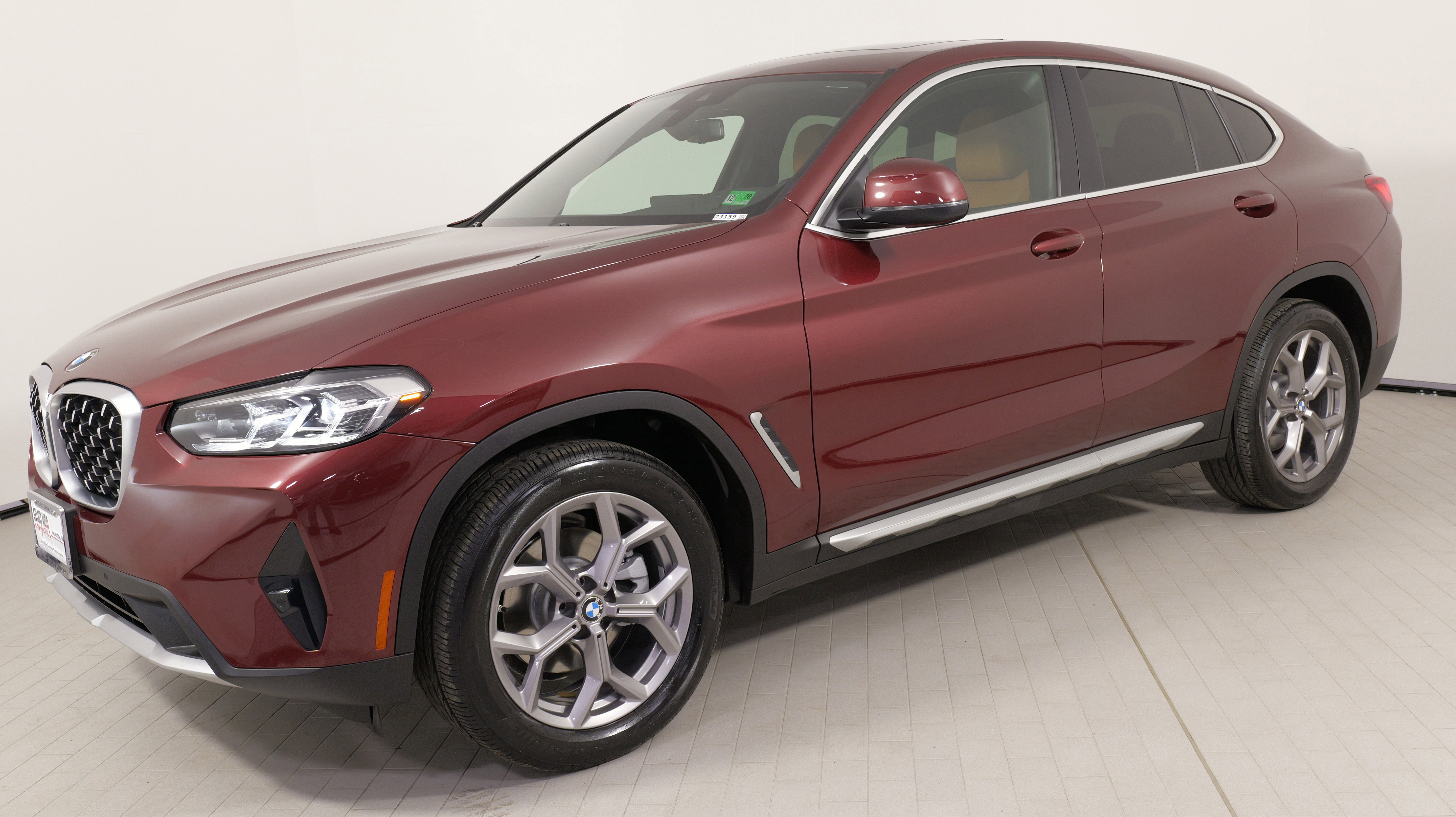 Used 2023 BMW X4 xDrive30i w/ Premium Package AWD/4WD image 3