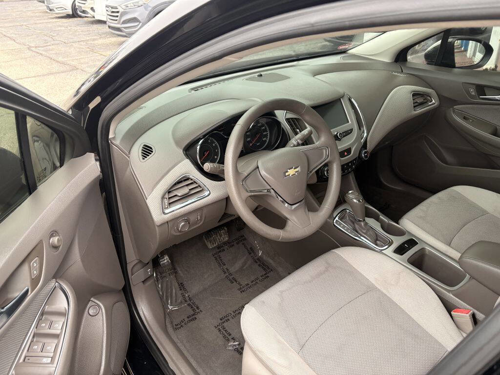 Used 2018 Chevrolet Cruze LS image 6
