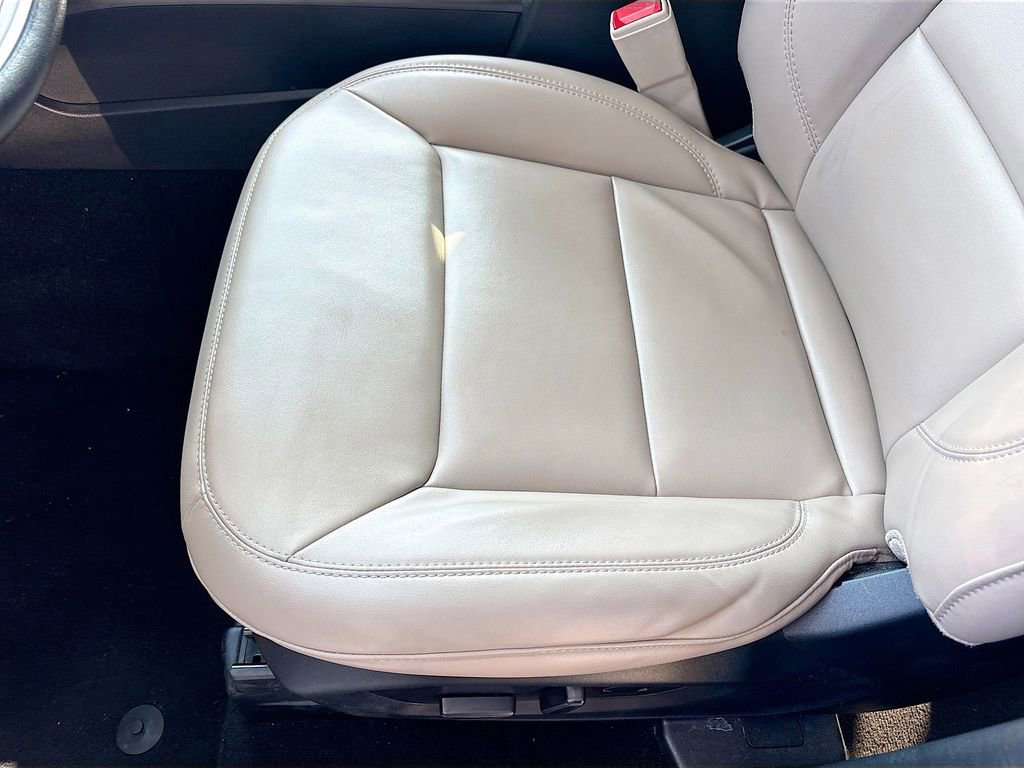 Used 2024 Ford Explorer XLT w/ Equipment Group 202A image 18